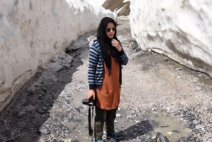 kashmir woman masrat zahra wins international photojournalism award