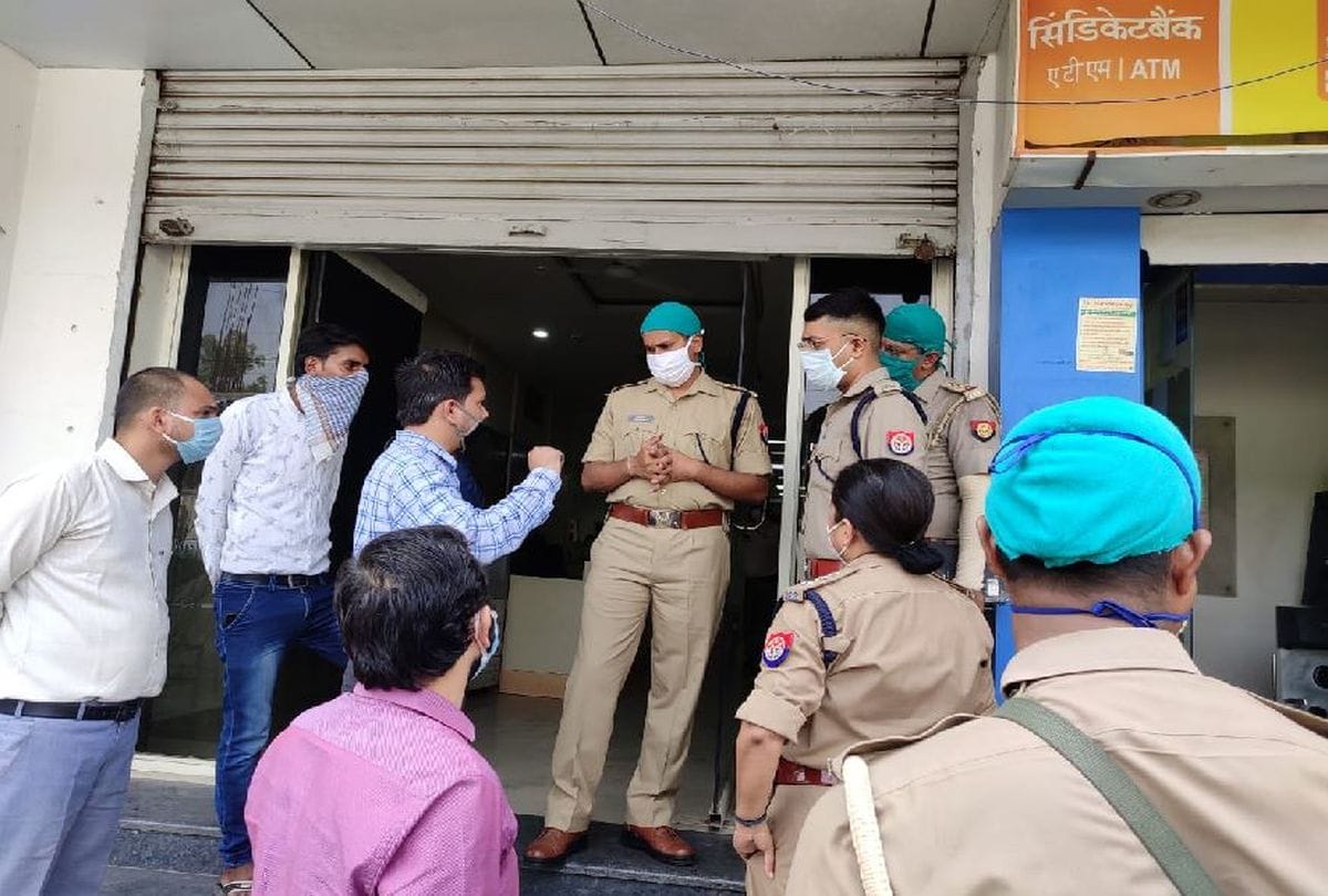 three accused arrested for stolen cash from atm in agra