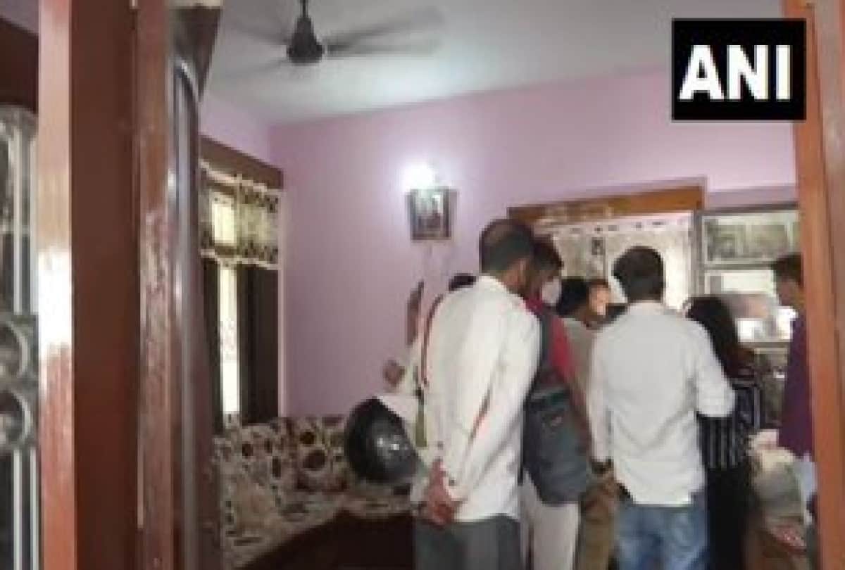 sushant singh rajput death news his residence in patna people gather