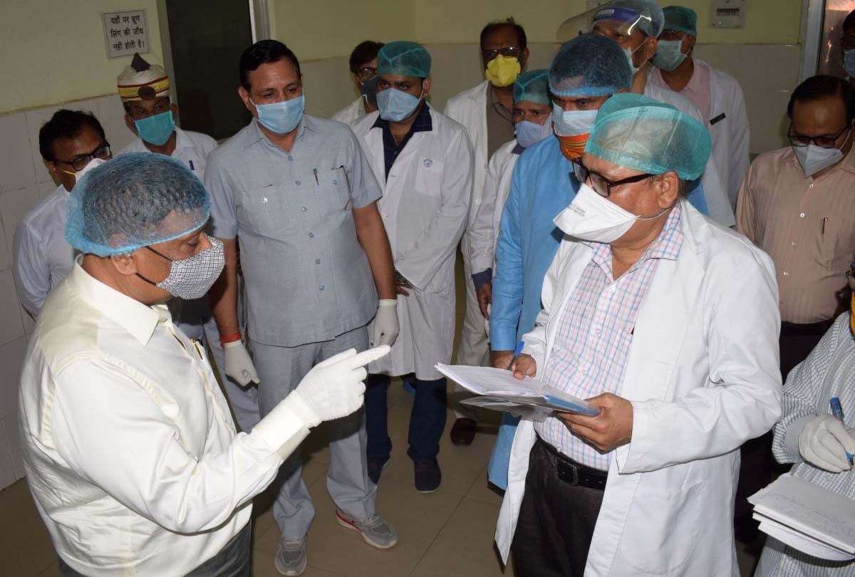 Minister of State for Medical and Health and Family Welfare Atul Garg arrived in Hardoi for surprise inspection