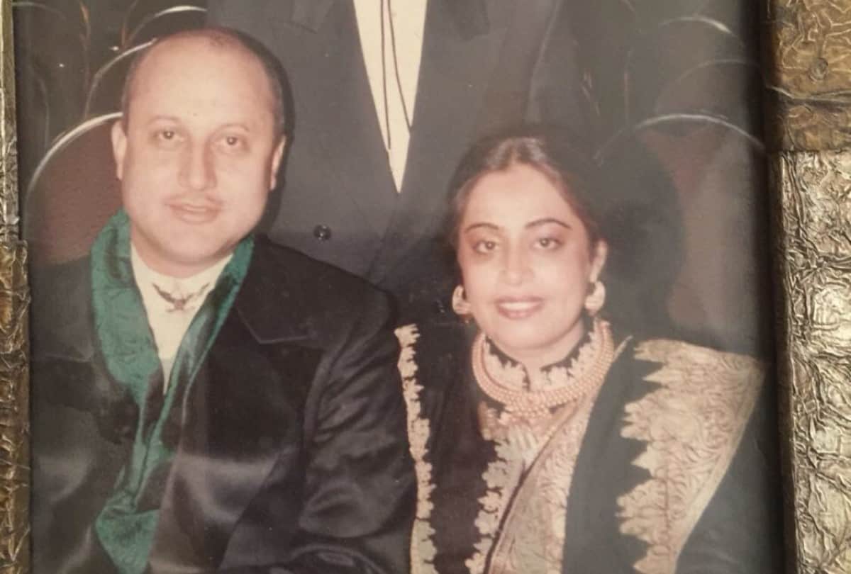 anupam kher wishes Kirron Kher birthday sharing throwback photos