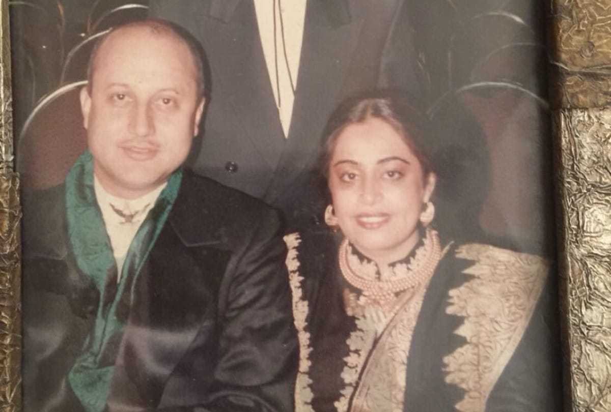 Anupam Kher birthday: love story of bollywood evergreen couple anupam kher and kirron kher