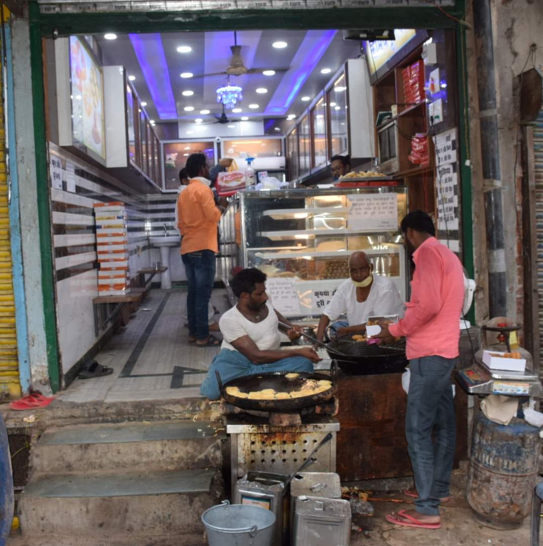Sweet shops open indiscriminately on the day of detention