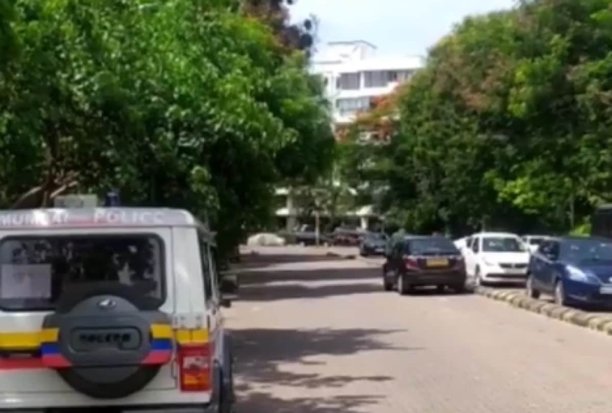 sushant singh rajput death photo outside from home