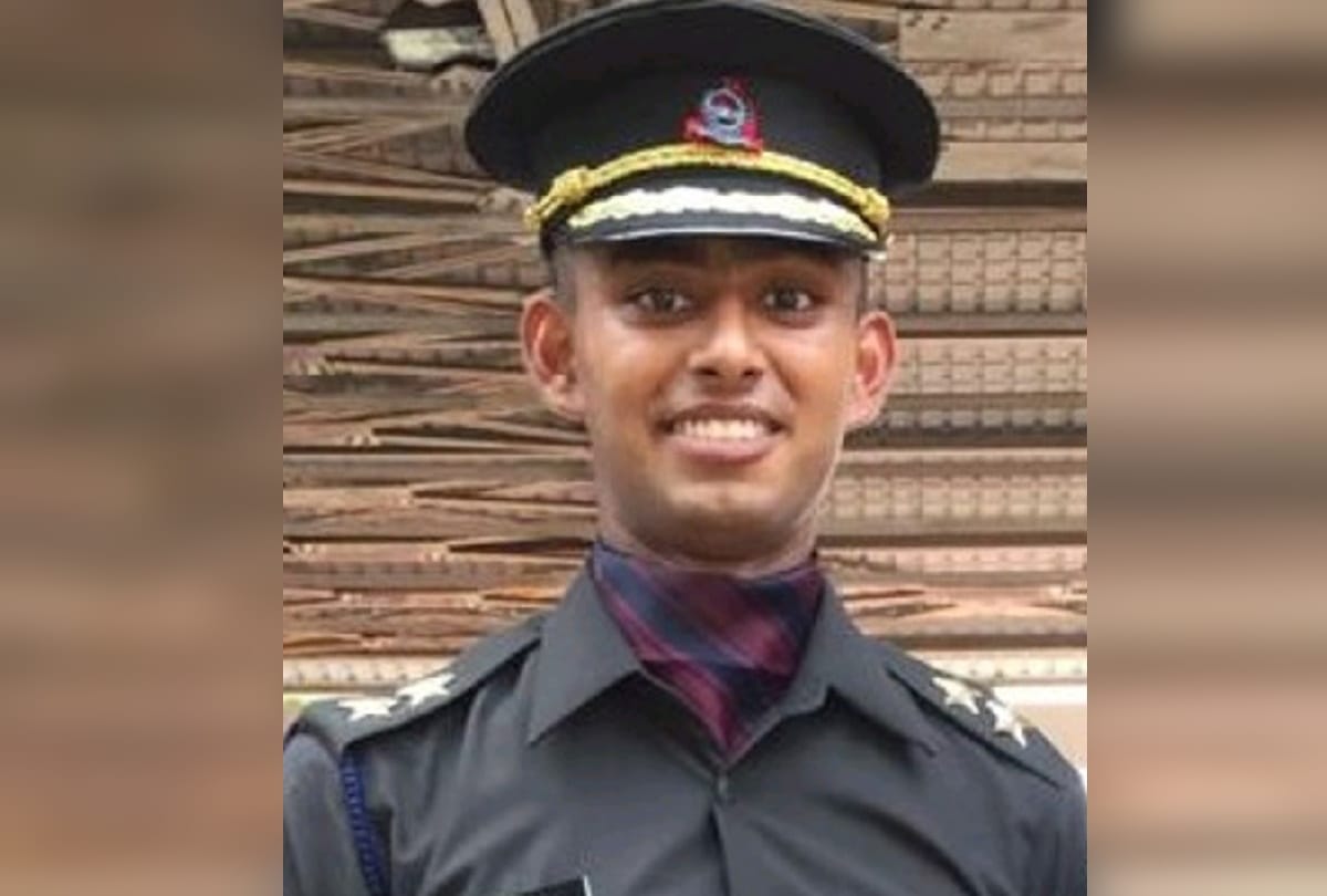 Deepak shukla of Basti became a lieutenant in army