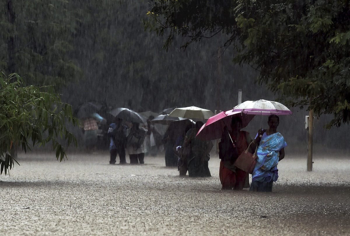 UP weather updates monsoon news heavy rain to occur in many districts