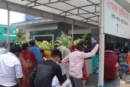 Social distancing not following Private hospital during coronavirus in gorakhpur