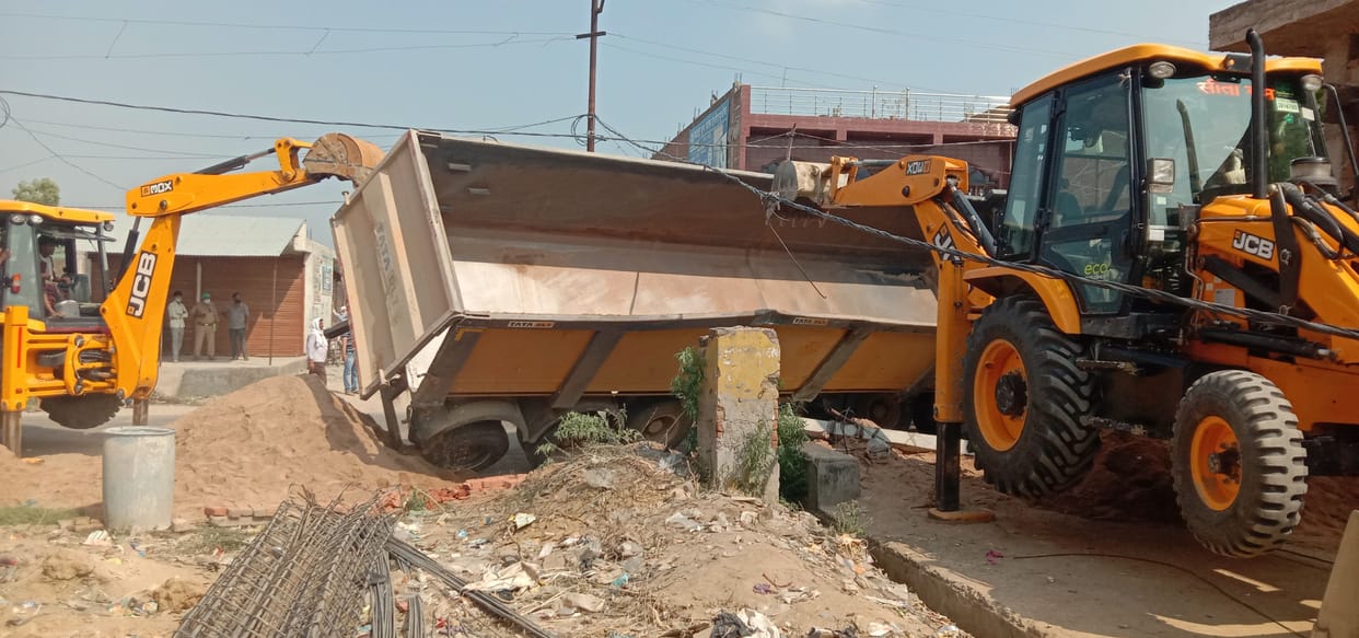 Worker's death due to damper overturning  in kannauj
