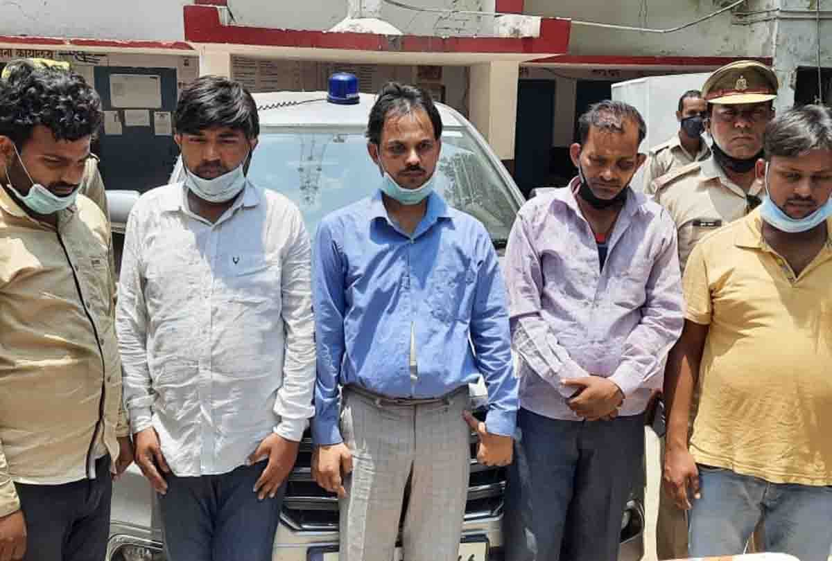 Two reports against a gang who defrauded as an IRS officer
