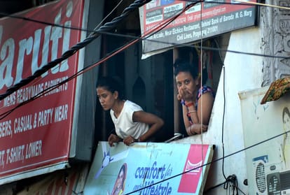 prayagraj corona news: five doctors of Kamla Nehru hospital quarantine, OPD seal