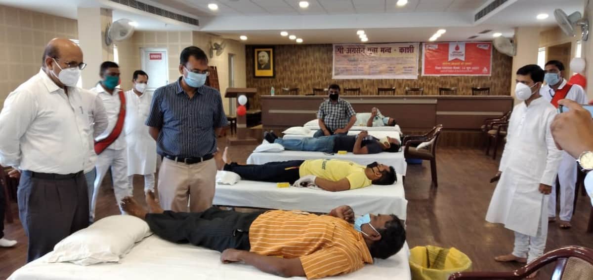 World Blood Donor Day Amar Ujala Foundation people donate blood in purvanchal district varanasi