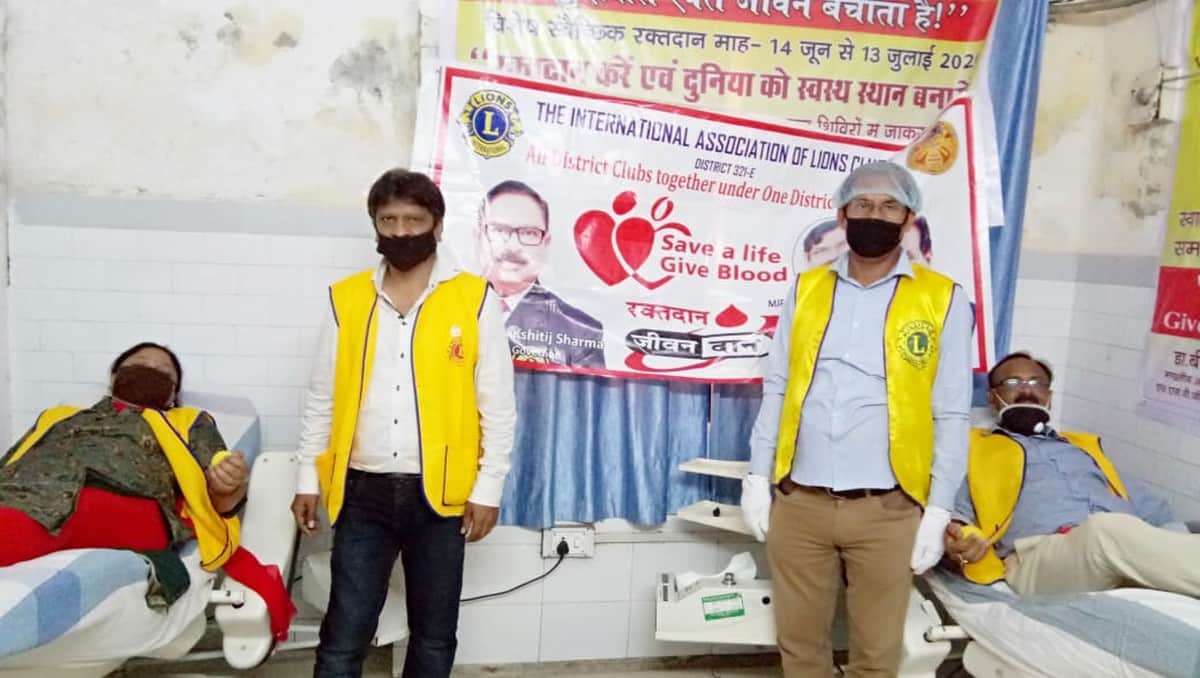 World Blood Donor Day Amar Ujala Foundation people donate blood in purvanchal district varanasi