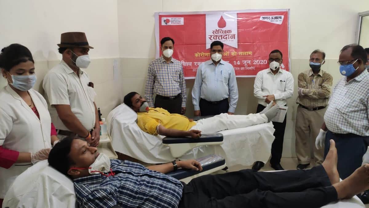 World Blood Donor Day Amar Ujala Foundation people donate blood in purvanchal district varanasi