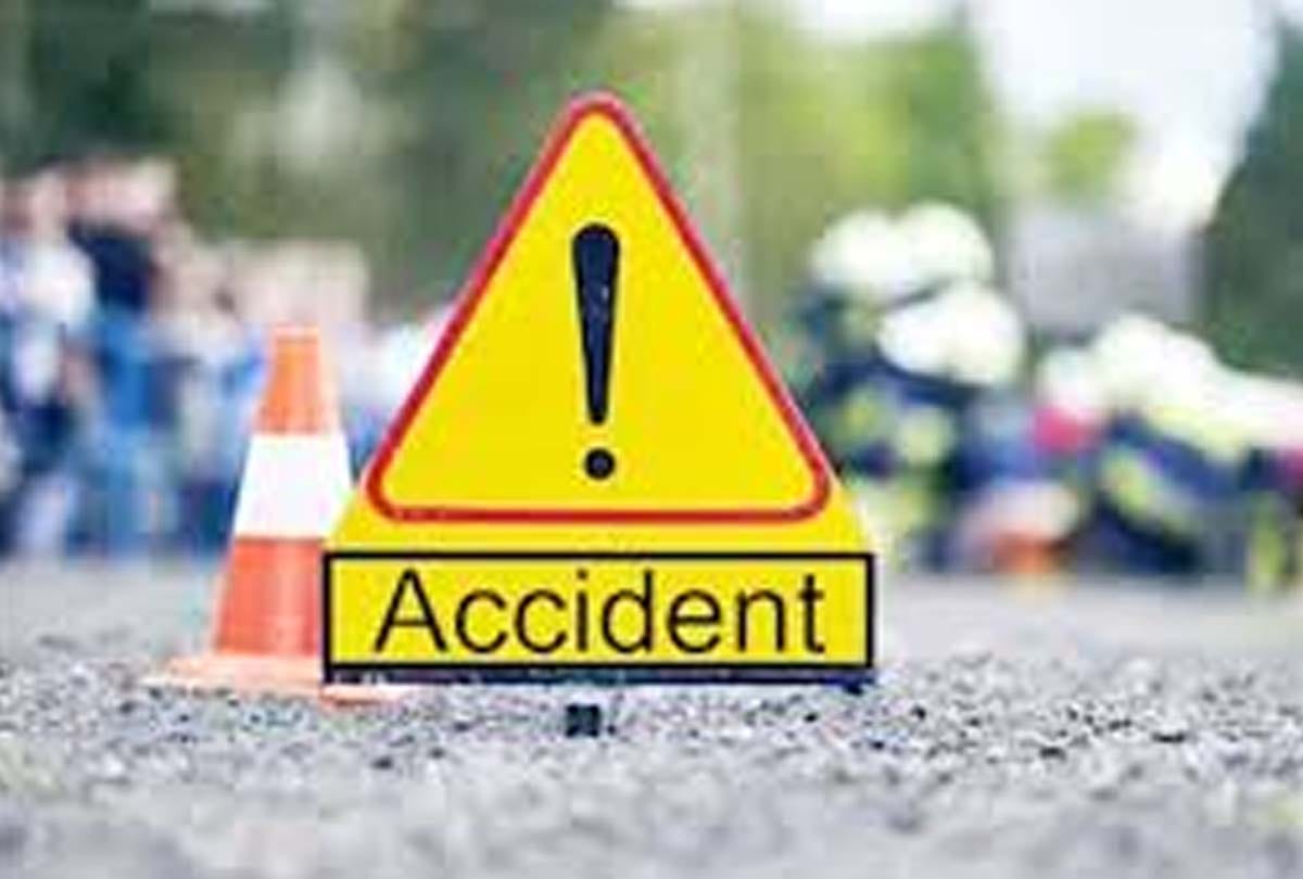 car collision overturns trolley, eight people injured in Farrukhabad