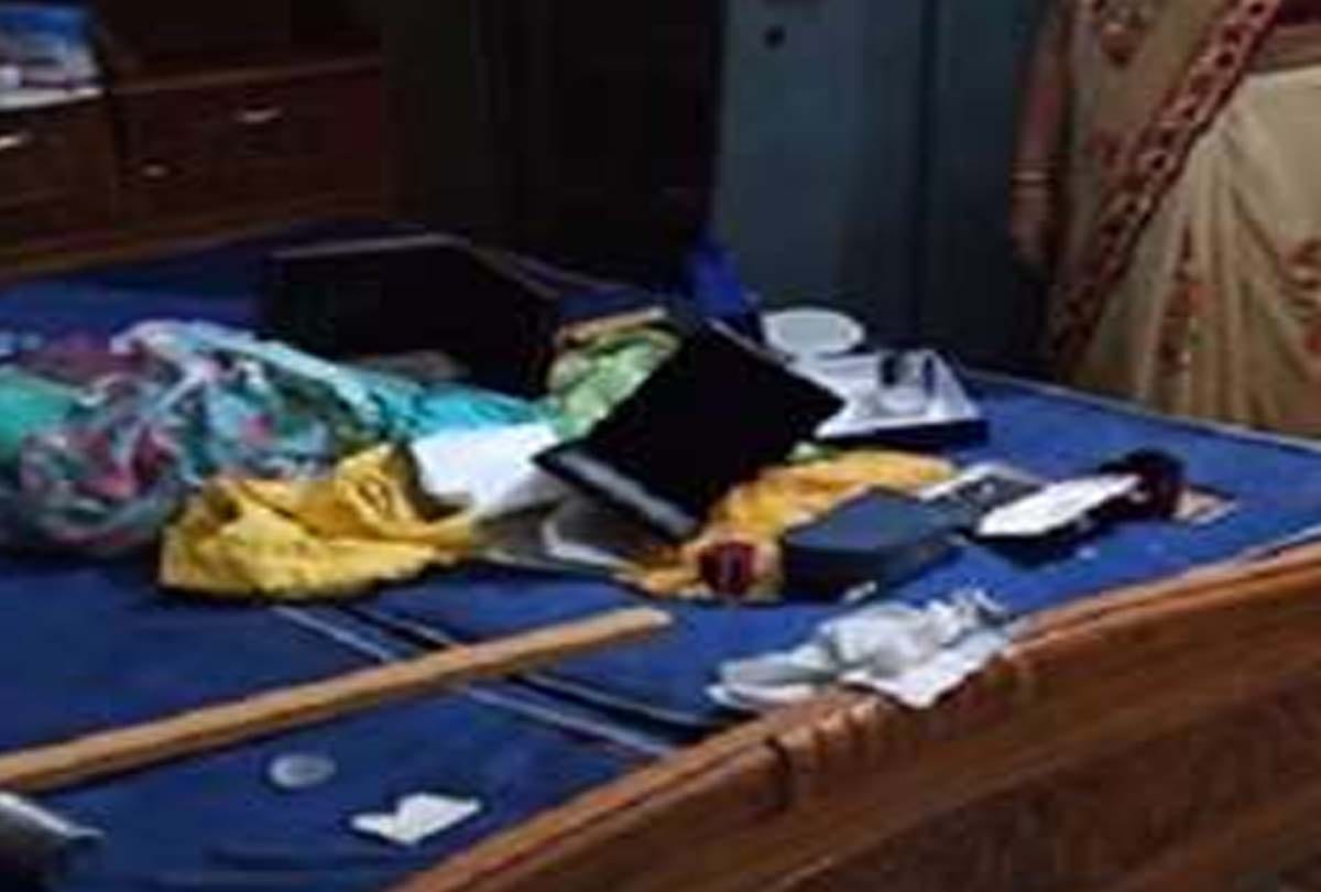 24 lakh theft in the closed house of advocate in kanpur