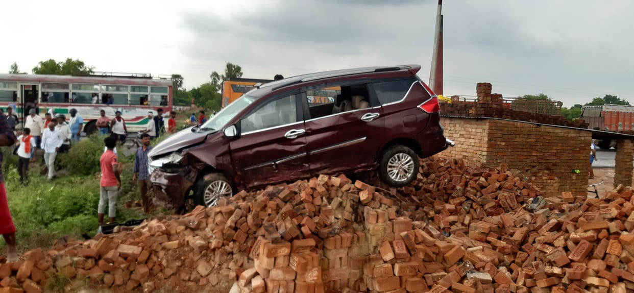 Uncontrolled car stuck on a brick stack