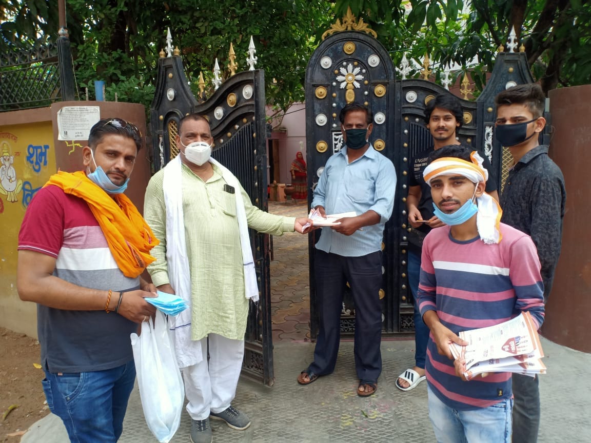 bjp distribute mask and senitizer