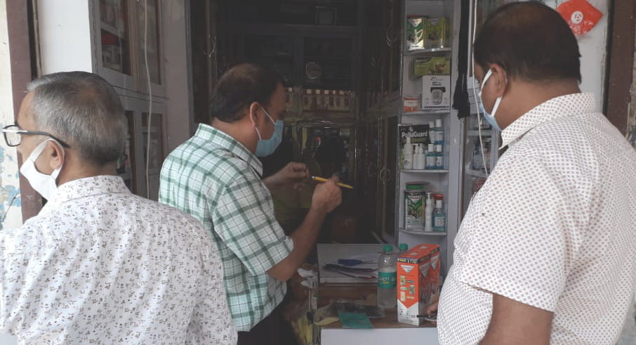 Drug inspector raids chemists