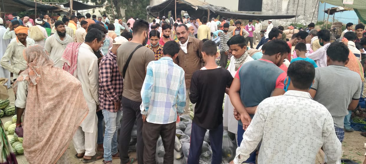 Social distancing is not being followed in vegetable market