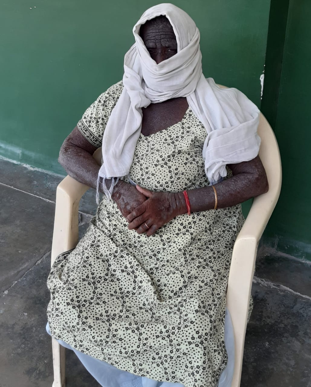 Compulsion to stay in old age home despite loved ones
