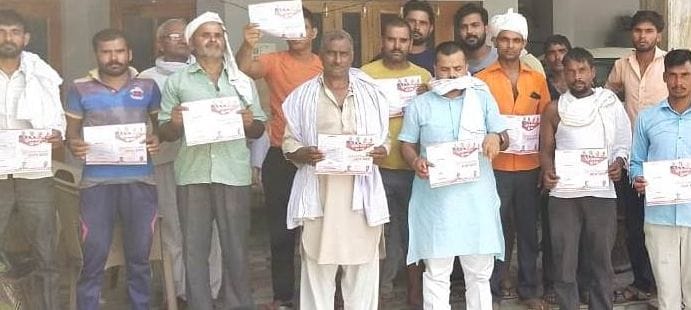 Distributed leaflets of government's achievements