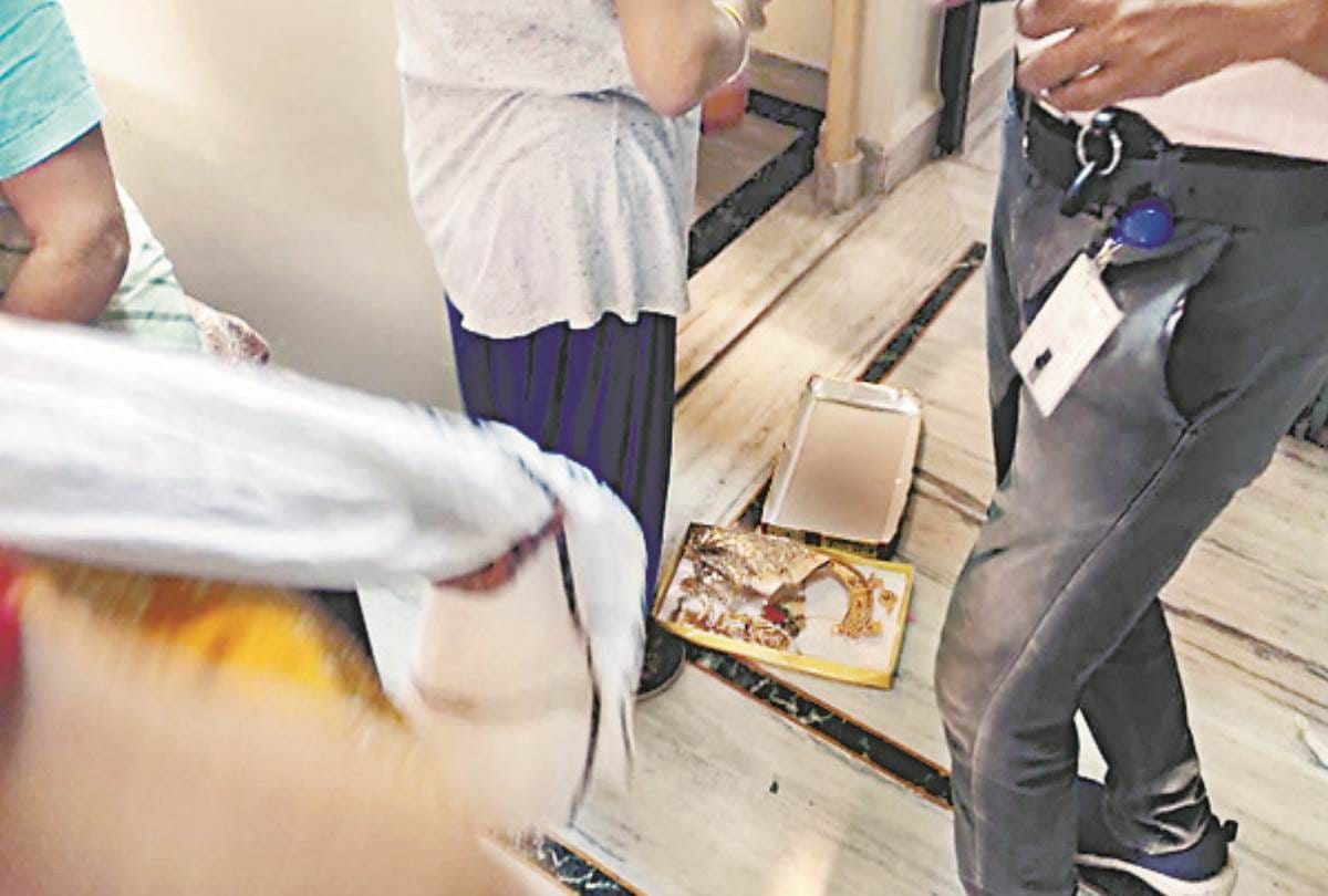 dacoity at the house of a retired secretariat employee in kakori
