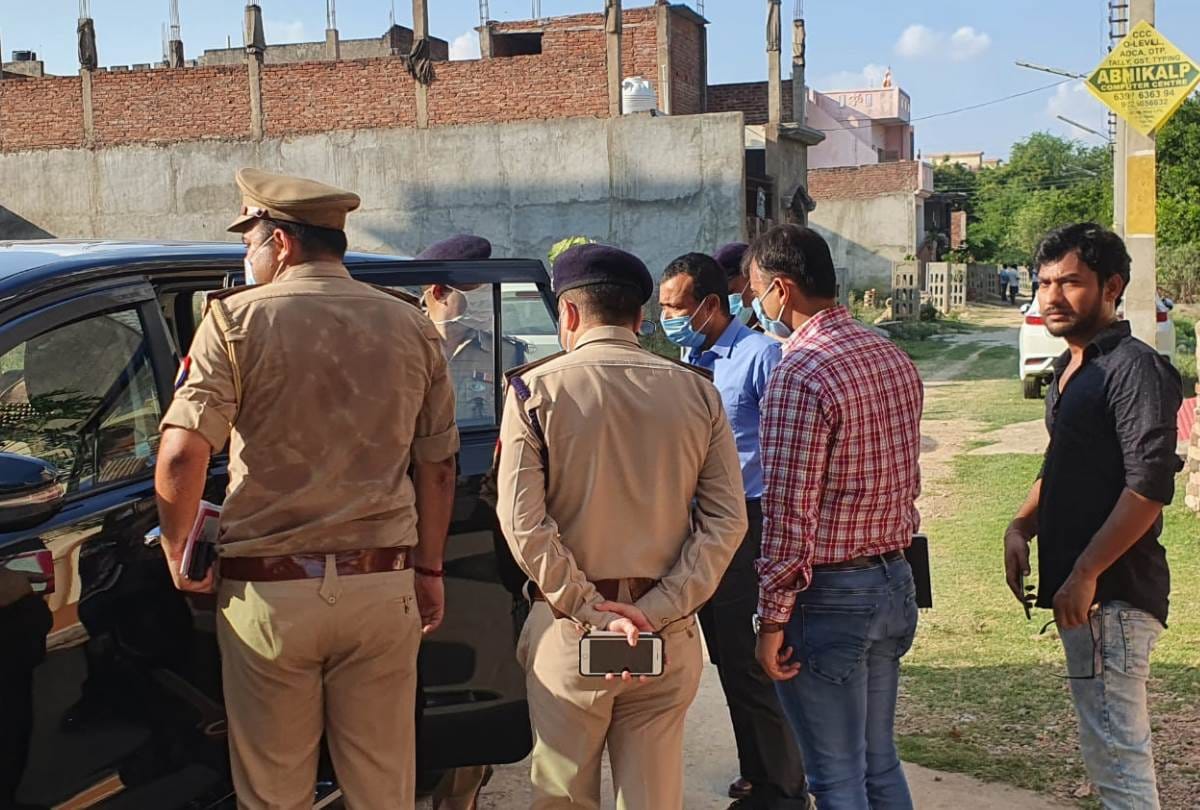 dacoity at the house of a retired secretariat employee in kakori