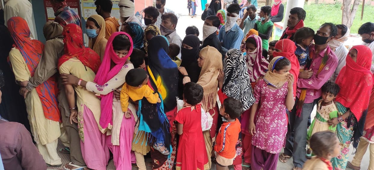 Migrants crowded to checkup, uproar