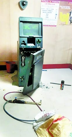 Two laborers reached ATM cutting after watching video on YouTube, caught on the spot