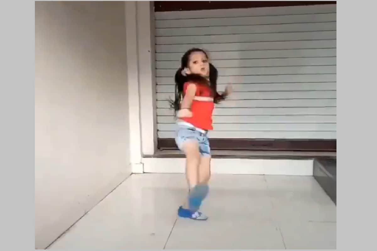 Ratlam Geet Kaur became Bollywood dancing star overnight, Hrithik Roshan tweeted dance video