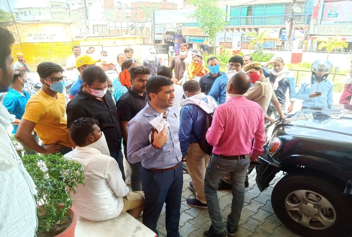 Jhansi police accused for beating people who informed them about brothel racket