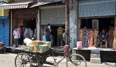 Shops opened in opposite direction in Shyamganj, magistrate busted