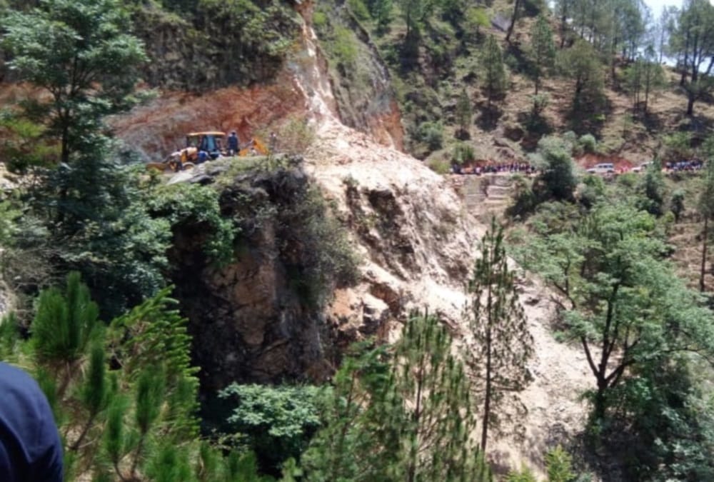 Landslide on Badrinath Highway, Debris falls on Two Youth and they fall into ditch