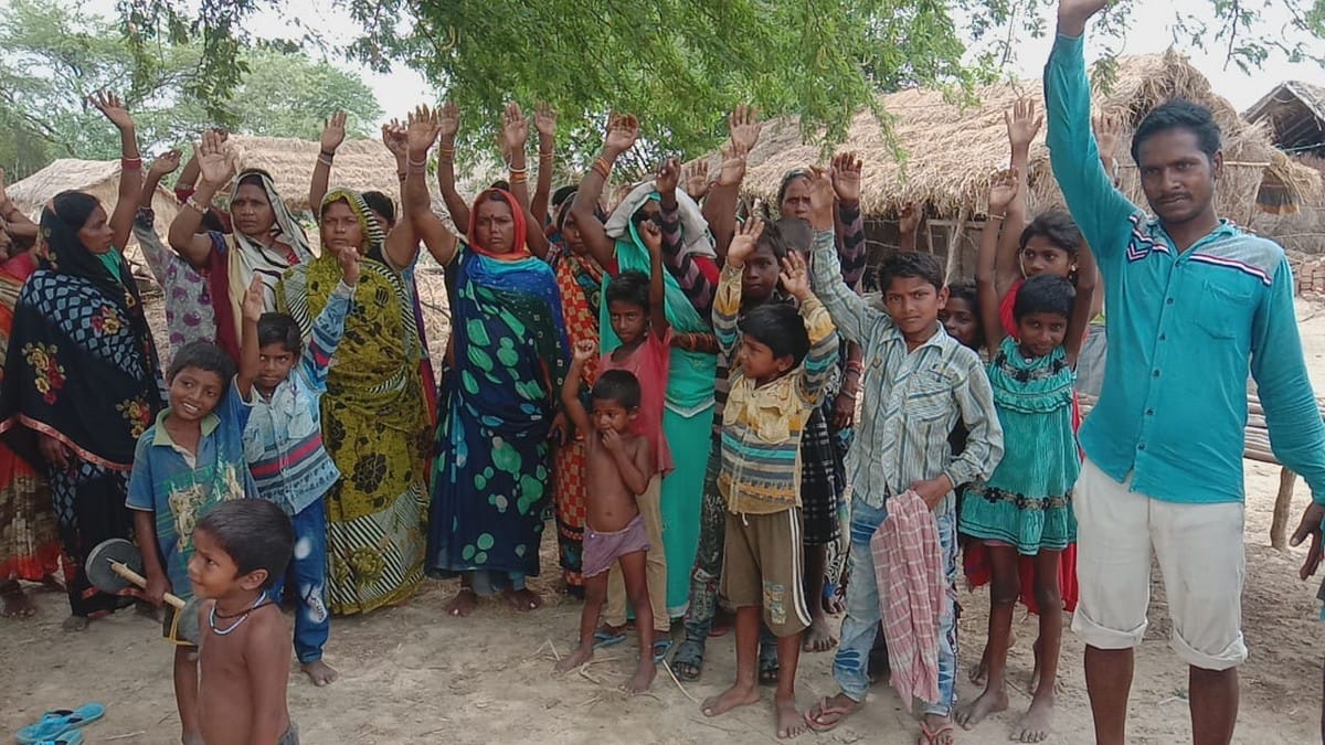 man beat up women for occupying land in ghazipur up