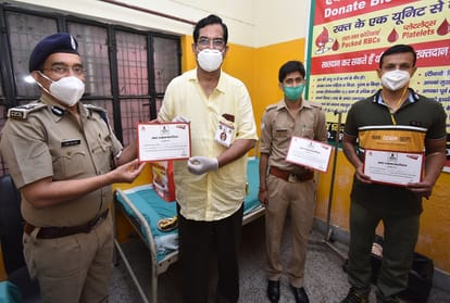 Citizens show enthusiasm in Amar Ujala foundation's voluntary blood donation camp