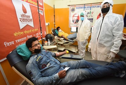 Citizens show enthusiasm in Amar Ujala foundation's voluntary blood donation camp