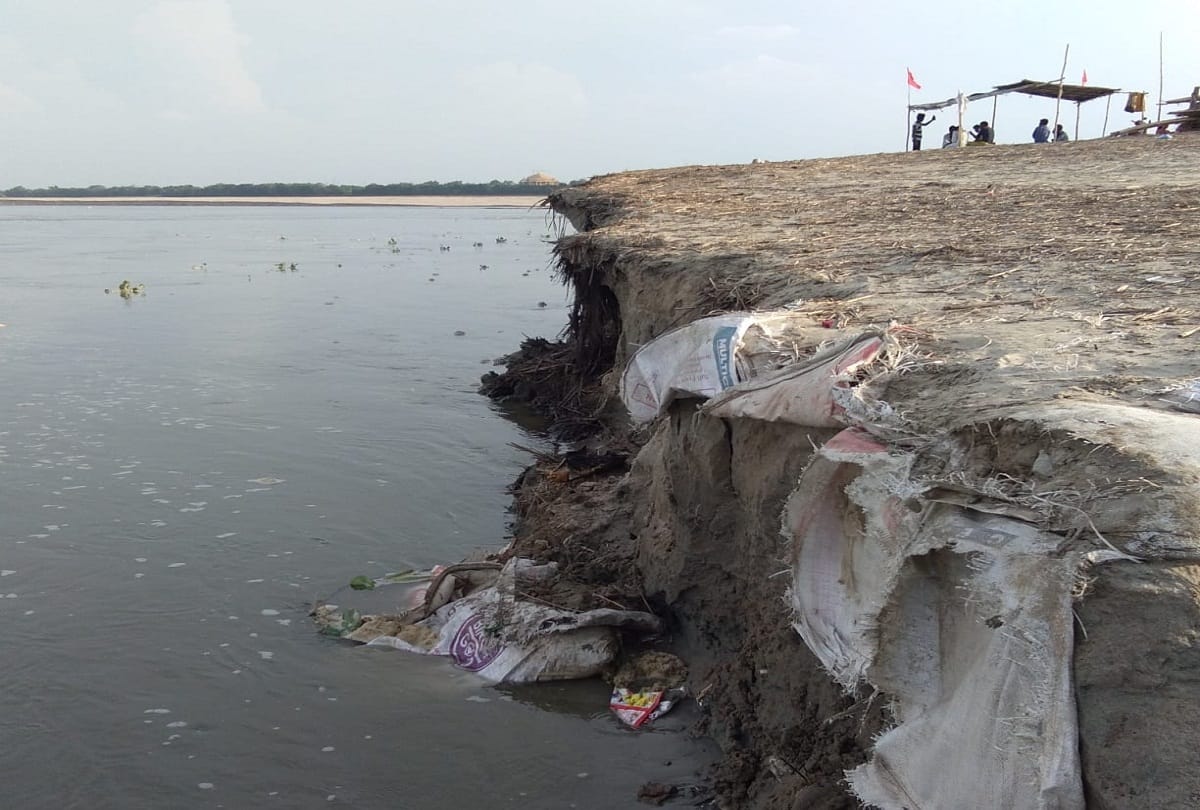 Prayagraj News Update: Sangam shift toward quila and Rapid erosion in the Ganges