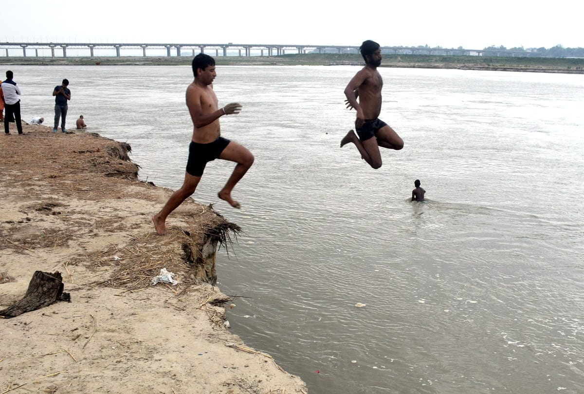 Prayagraj News Update: Sangam shift toward quila and Rapid erosion in the Ganges
