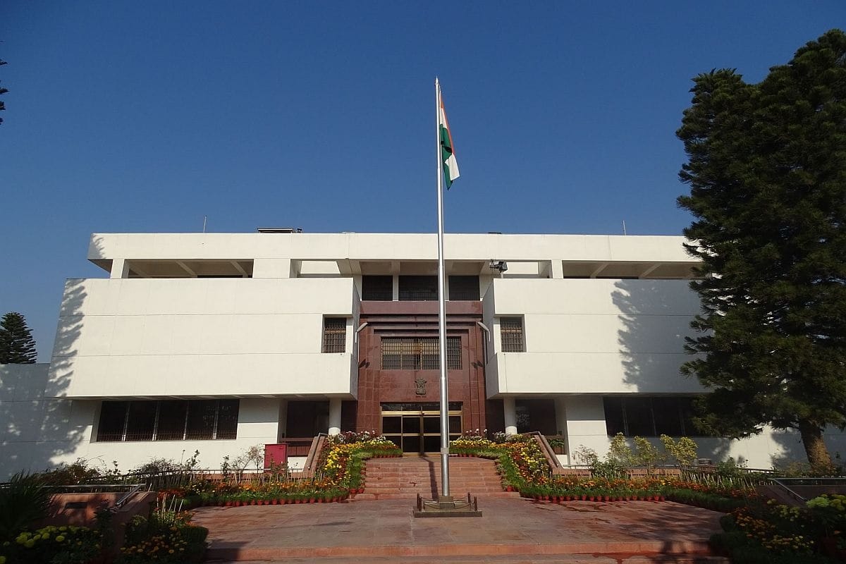 India protests security lapse outside Indian high commission in Islamabad