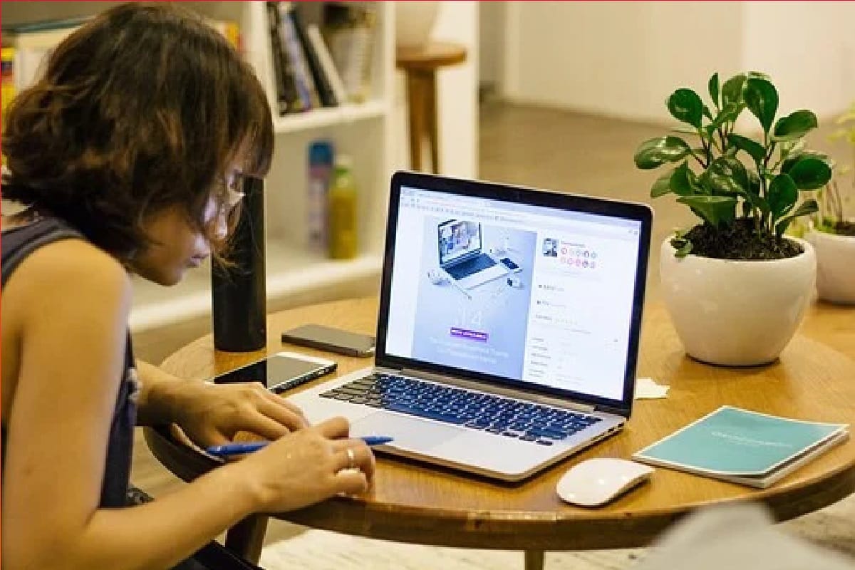 increased screen time affects eyes in this ways in hindi