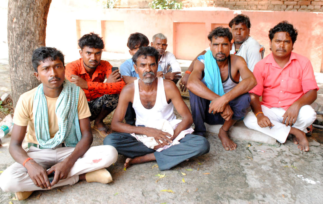 Chitrakoot: Dead body of laborer found on railway track, accused of murder