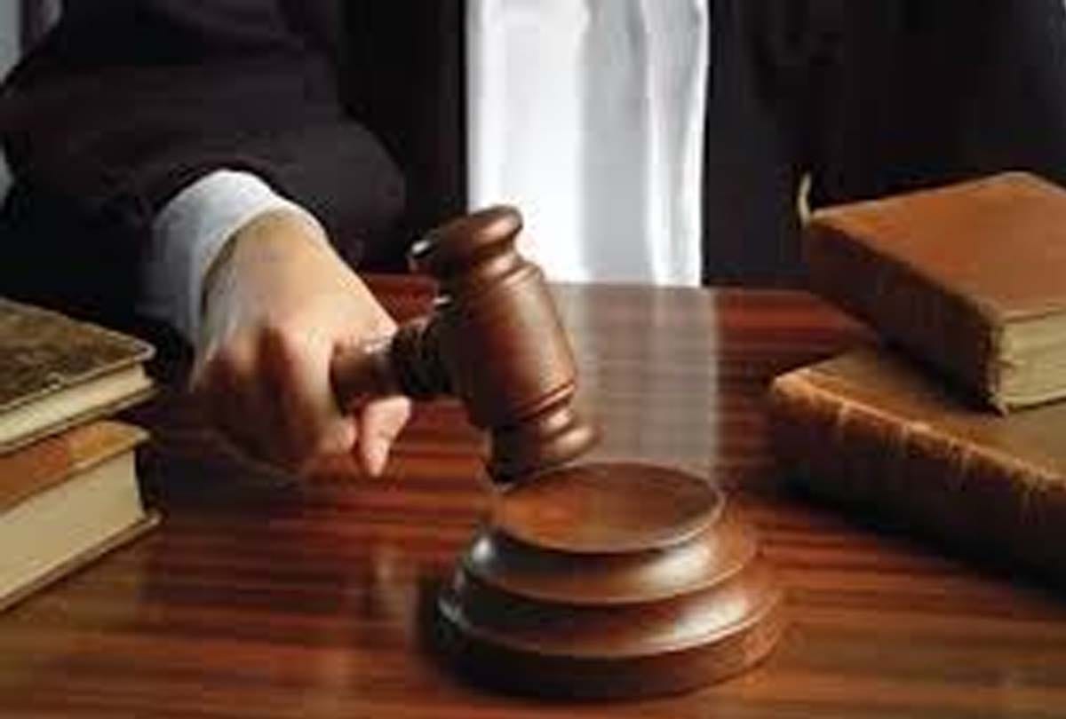 Mayawati's effigy fire case, Ex-minister acquitted from court