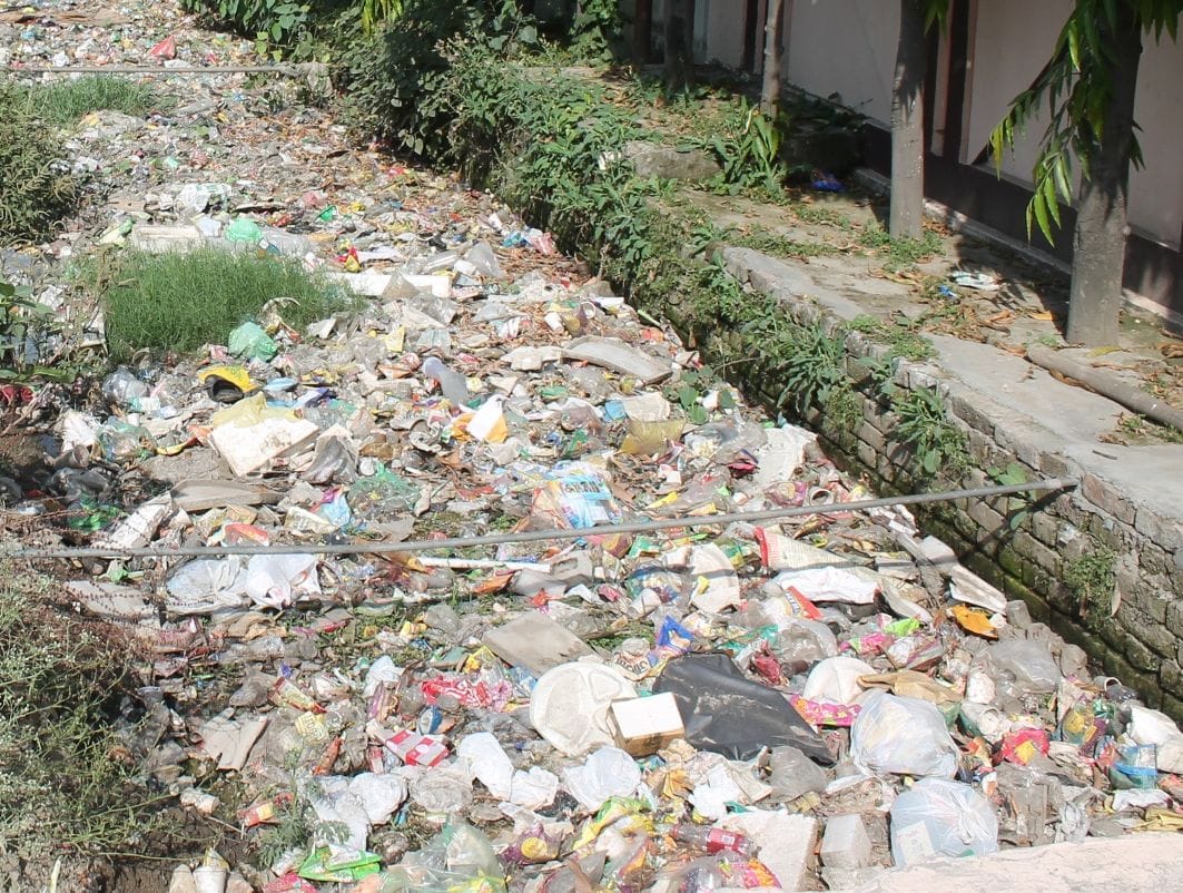 After cleaning, the drain of Pachenda Road got stuck