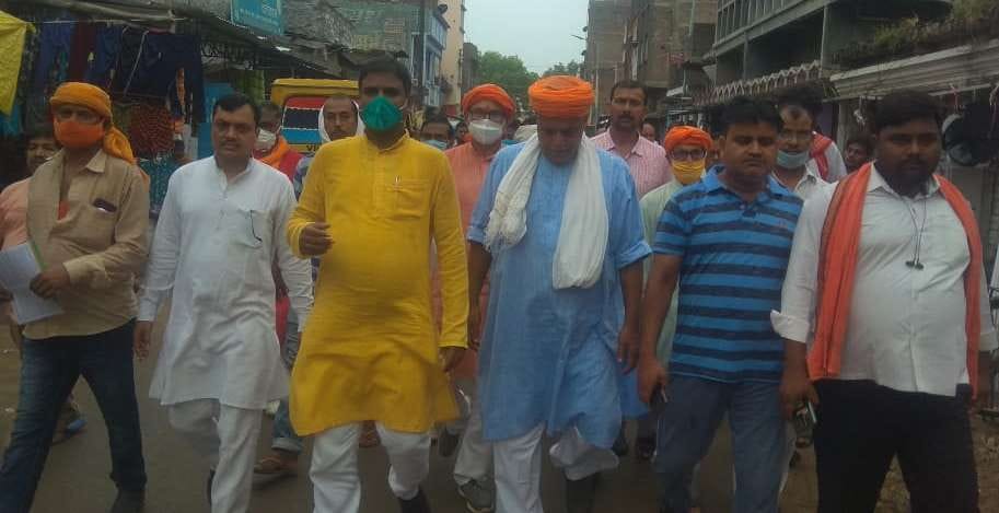MP handed over PM's letter to shopkeepers