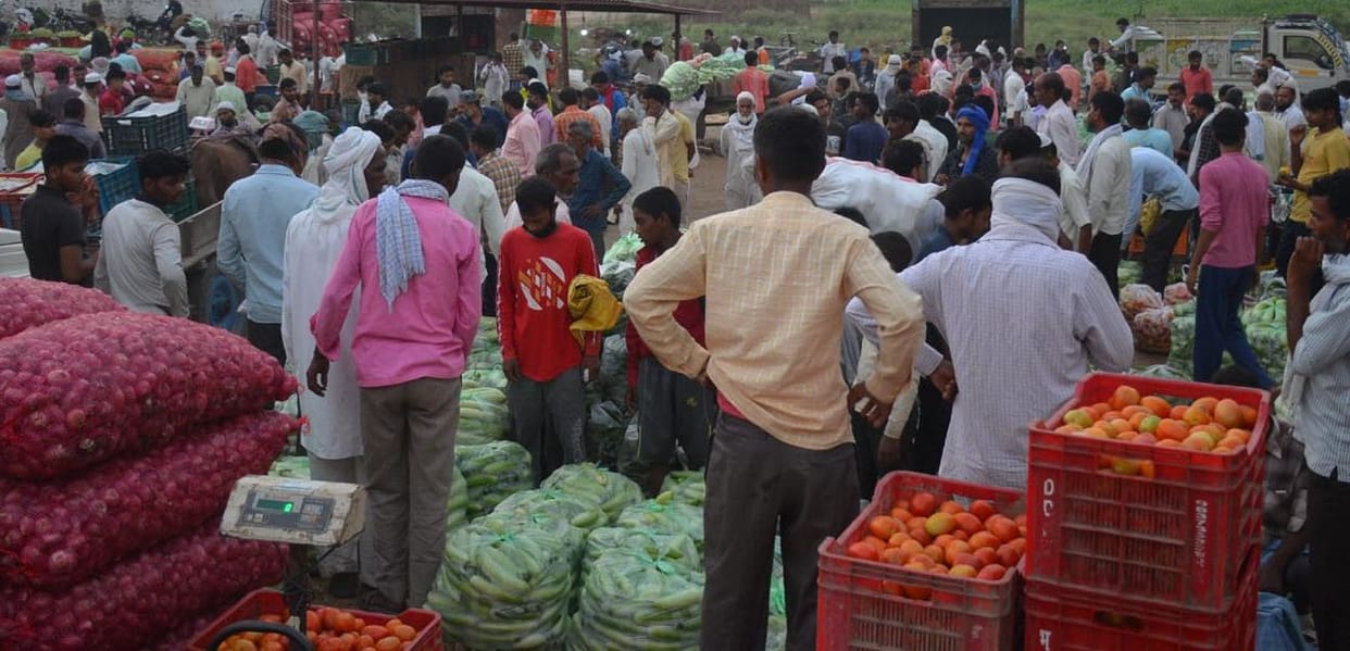 Social distancing is not followed in vegetable market