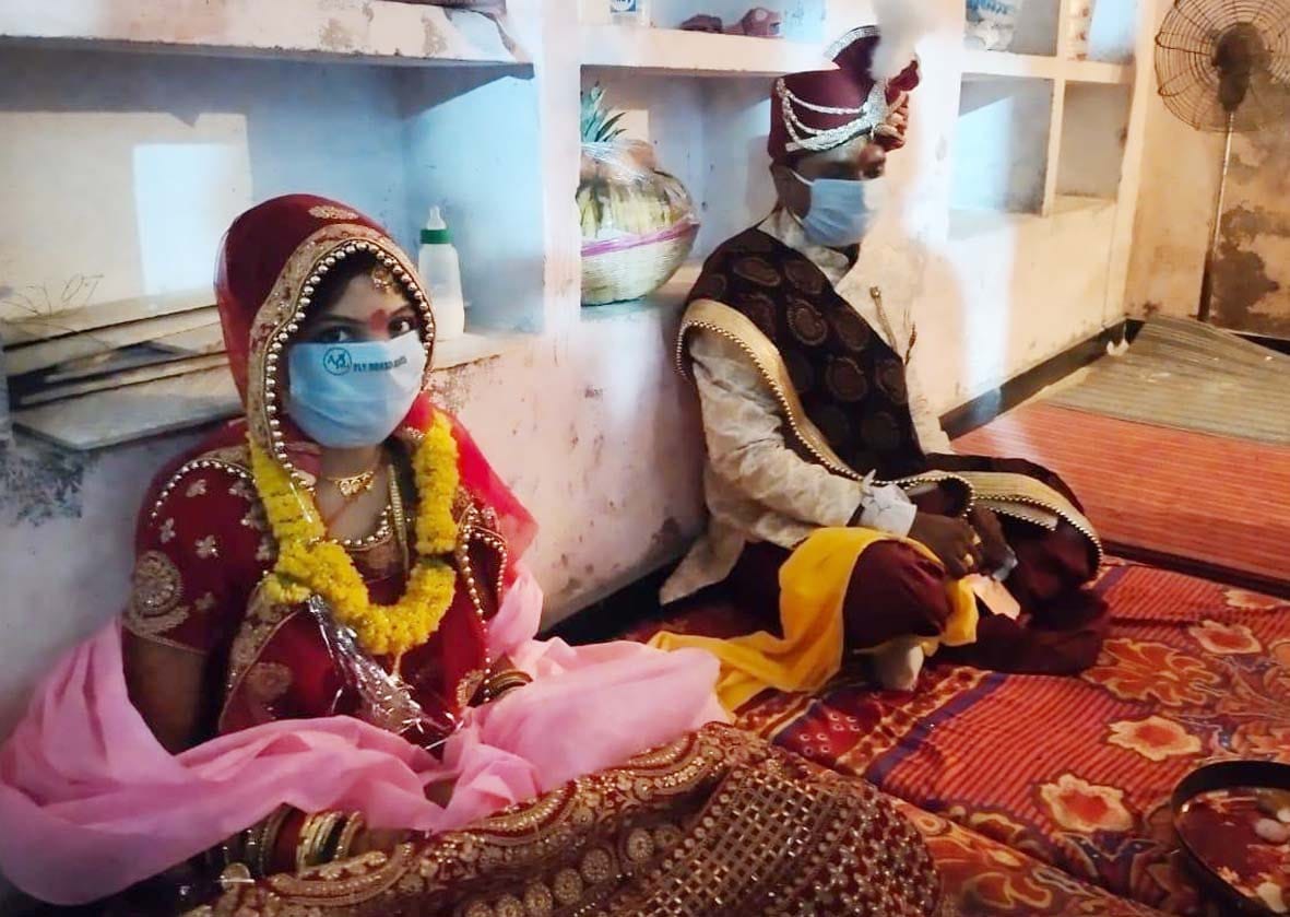 The bride and groom took seven rounds with social distance