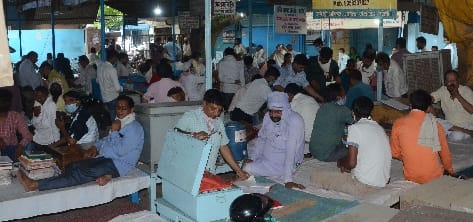 Crowd uncontrolled at the registry office, DM implemented token system