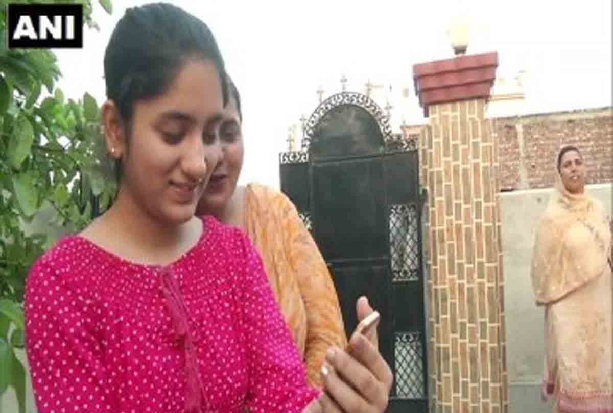 Harmeet Kaur of Samba has got second position in tenth examination of JKBose