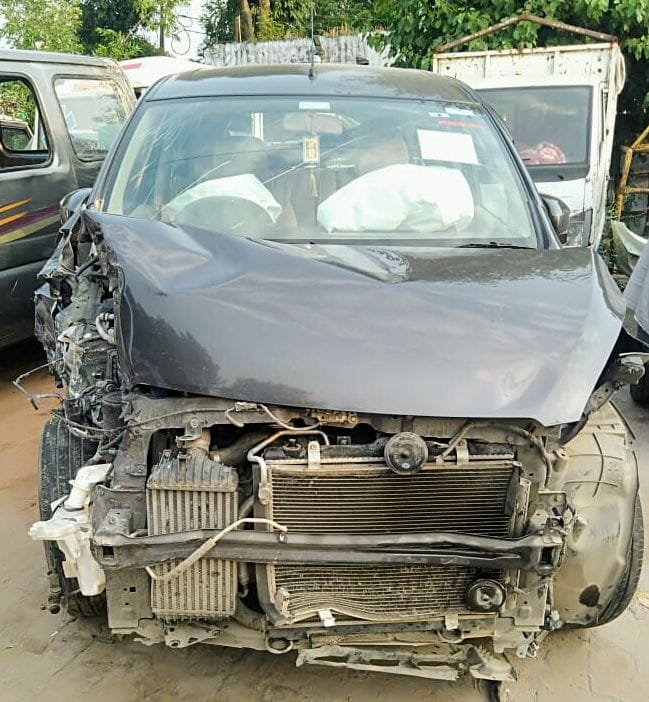 a woman died in the illusion of two cars, three persons also injured