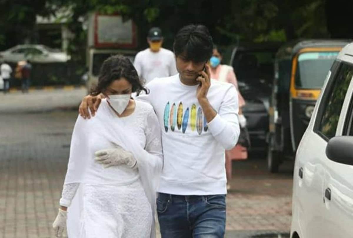 Sushant Singh Rajput committed suicide His ex girlfriend Ankita Lokhande seen at his Bandra residence